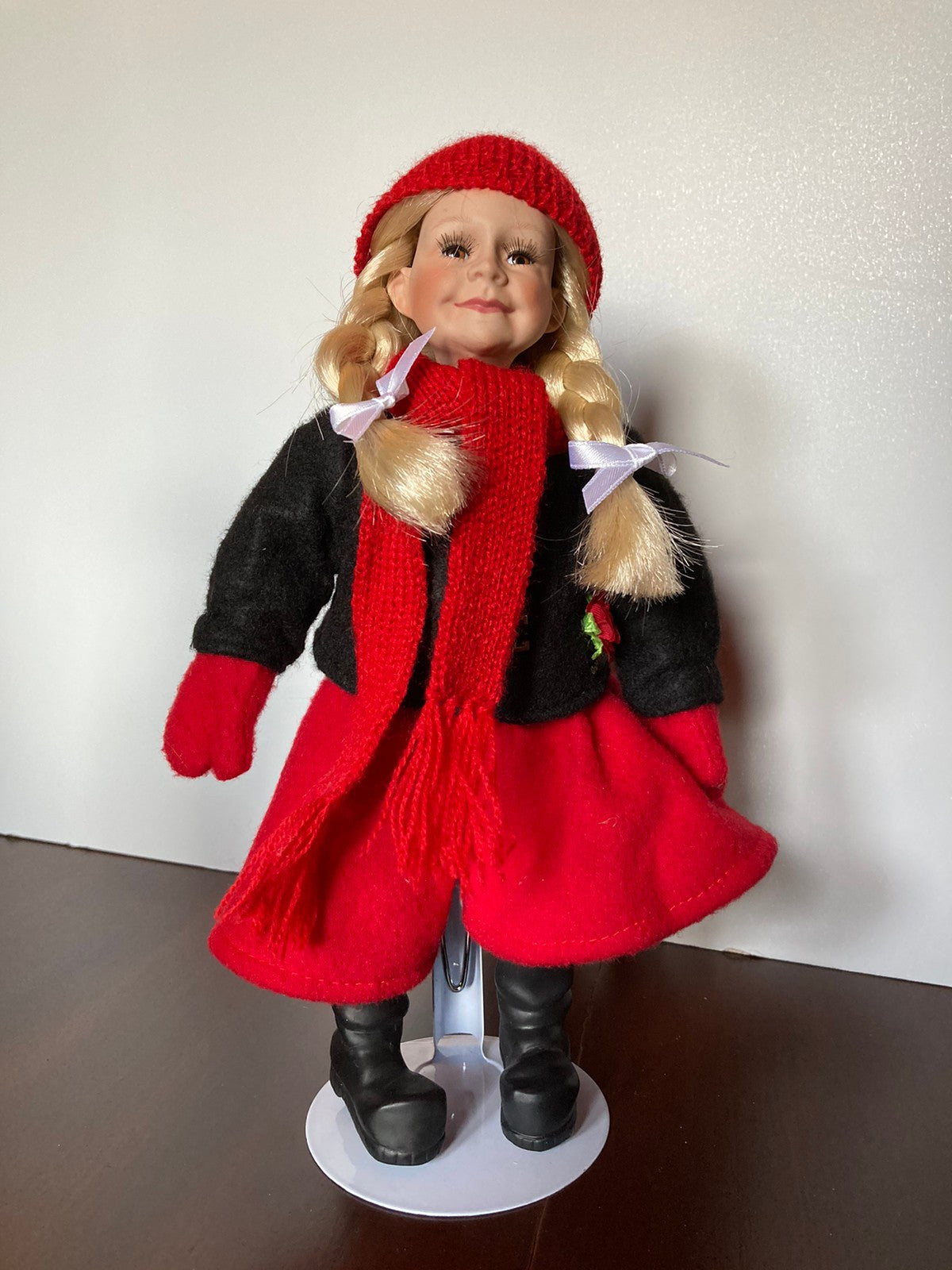 Porselens dukkefamilie fra Monikas dukke makeri  - Div. Jul