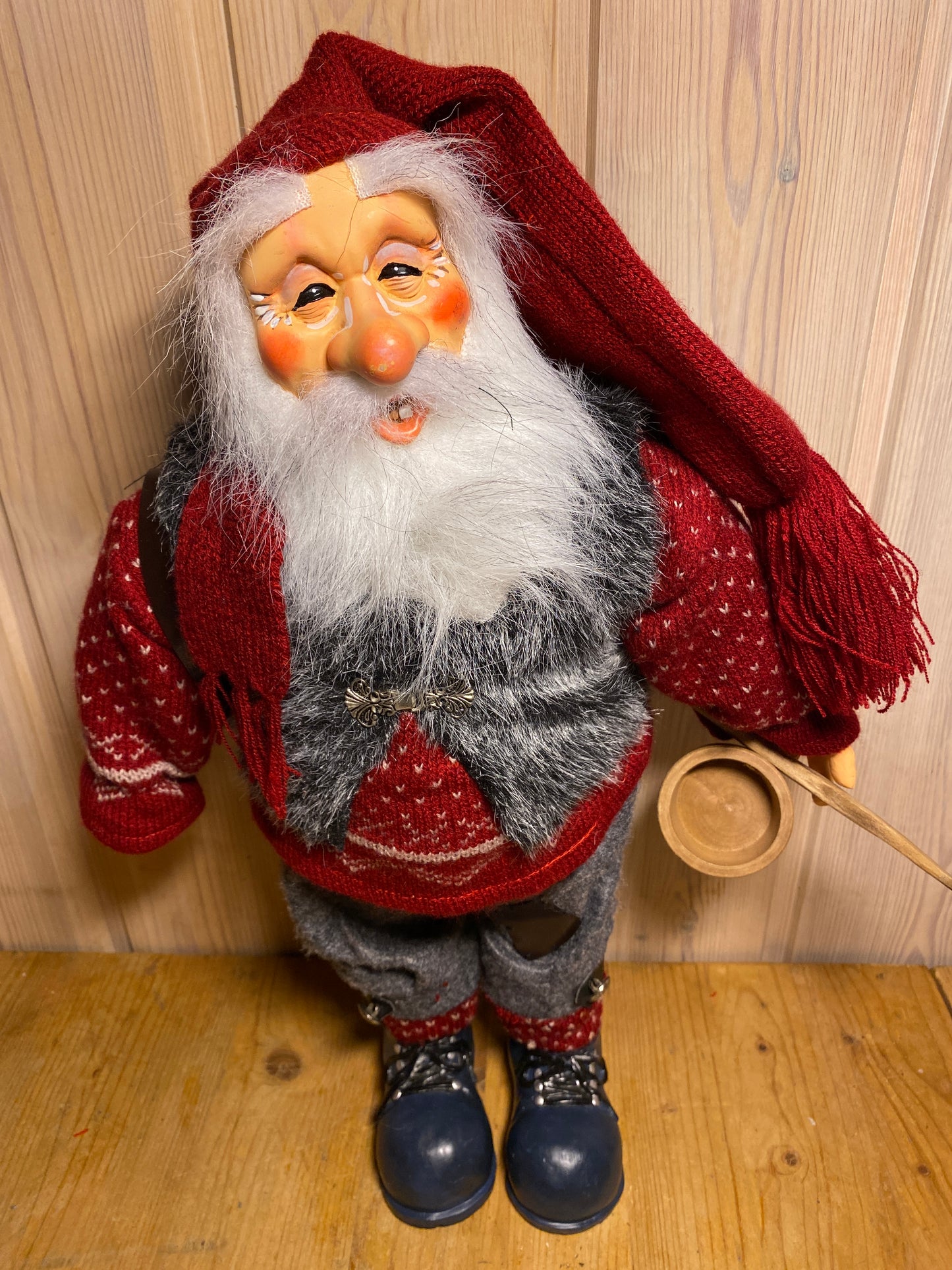 Nissefar med rød genser 45 cm - Paul Bonner